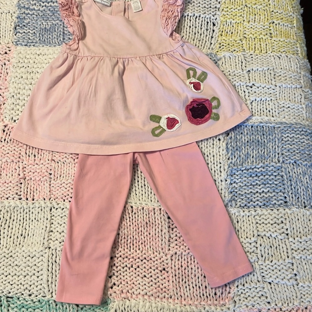 18 mo. Detailed set w darling sleeves & colorful appliquéd flowers 👼